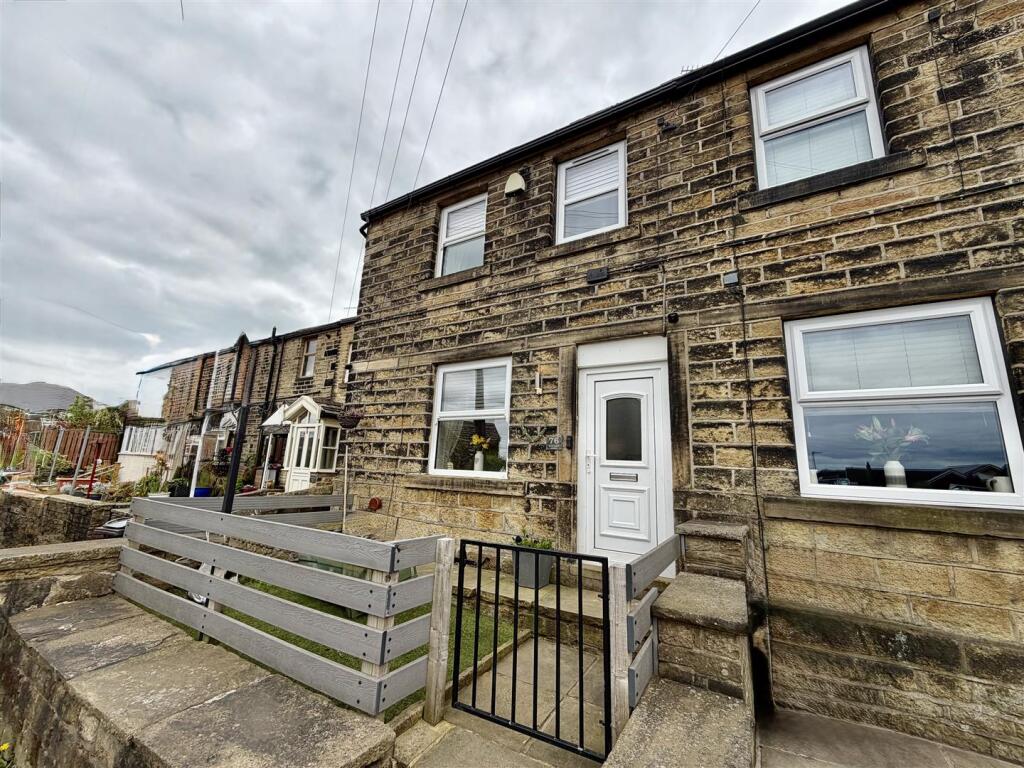 2 bed Cottage for rent in Holmfirth. From Paisley Properties - Almondbury 2 bed Cottage for rent in Holmfirth. From Paisley Properties - Almondbury
