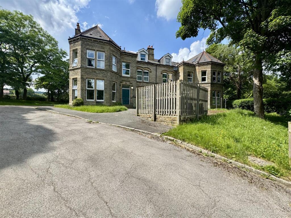 1 bed Chalet type for rent in Outlane. From Paisley Properties - Almondbury
