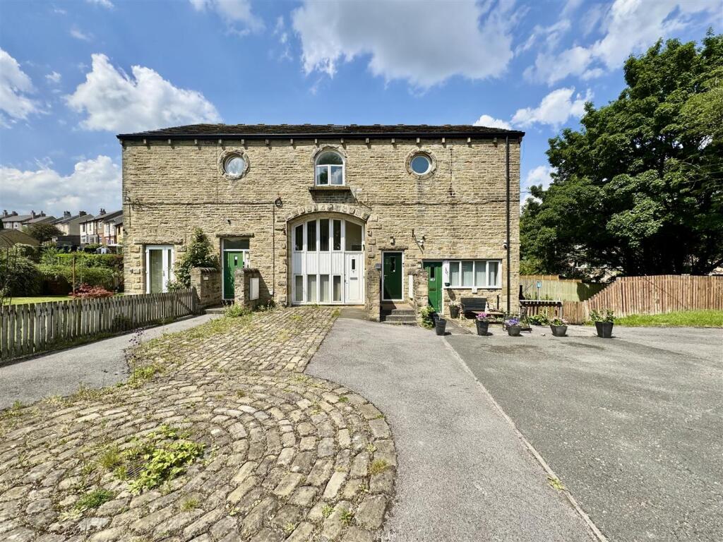 1 bed Apartment for rent in Outlane. From Paisley Properties - Almondbury