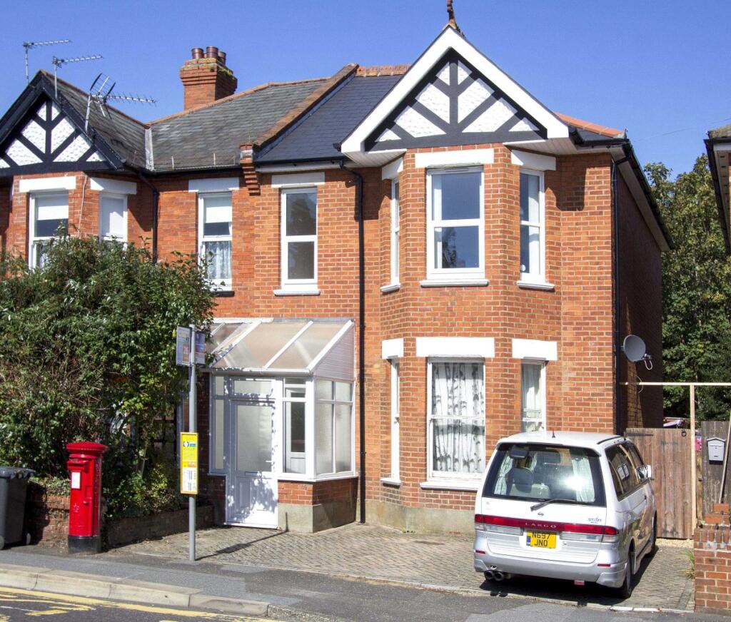 3 bed 1st Floor Flat for rent in Bournemouth. From Homes & Steeple - Bournemouth