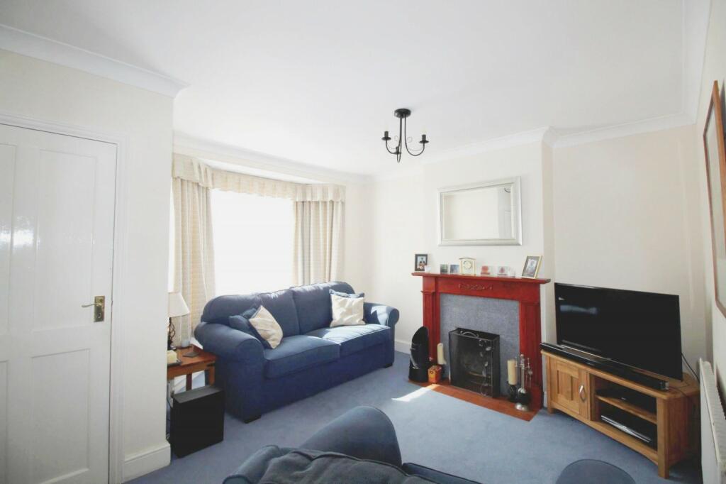 2 bed End Terraced House for rent in Reigate. From Leaders - Reigate