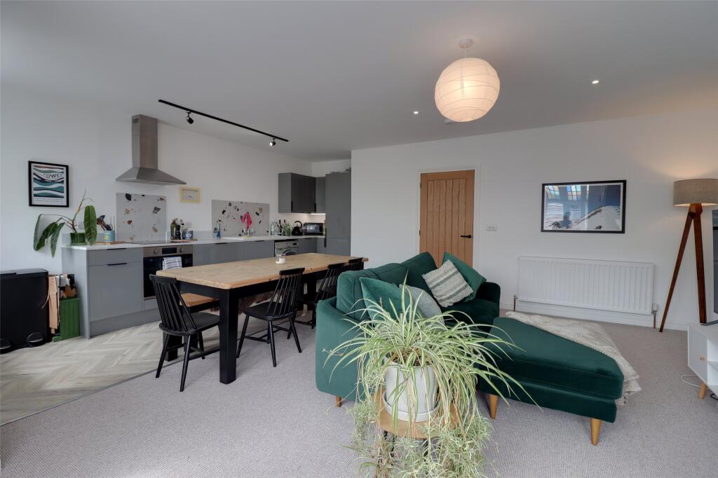 2 bed Apartment for rent in Bideford. From Webbers Property Services - Bideford 2 bed Apartment for rent in Bideford. From Webbers Property Services - Bideford