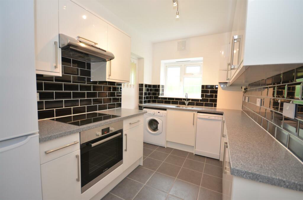 2 bed Apartment for rent in London. From Prickett and Ellis