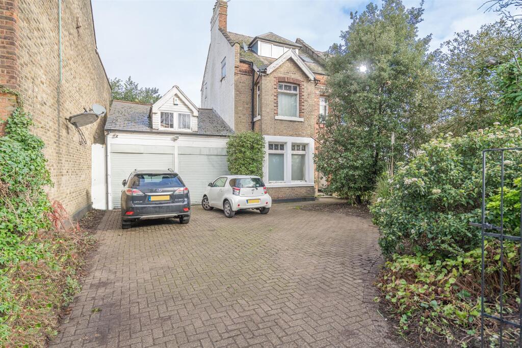 4 bed Semi Detached for rent in Friern Barnet. From Prickett & Ellis - Crouch End