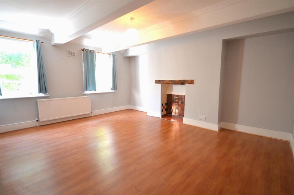 1 bed Apartment for rent in Hornsey. From Prickett & Ellis - Crouch End