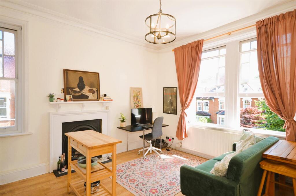 1 bed 1st Floor Flat for rent in Hornsey. From Prickett & Ellis - Crouch End