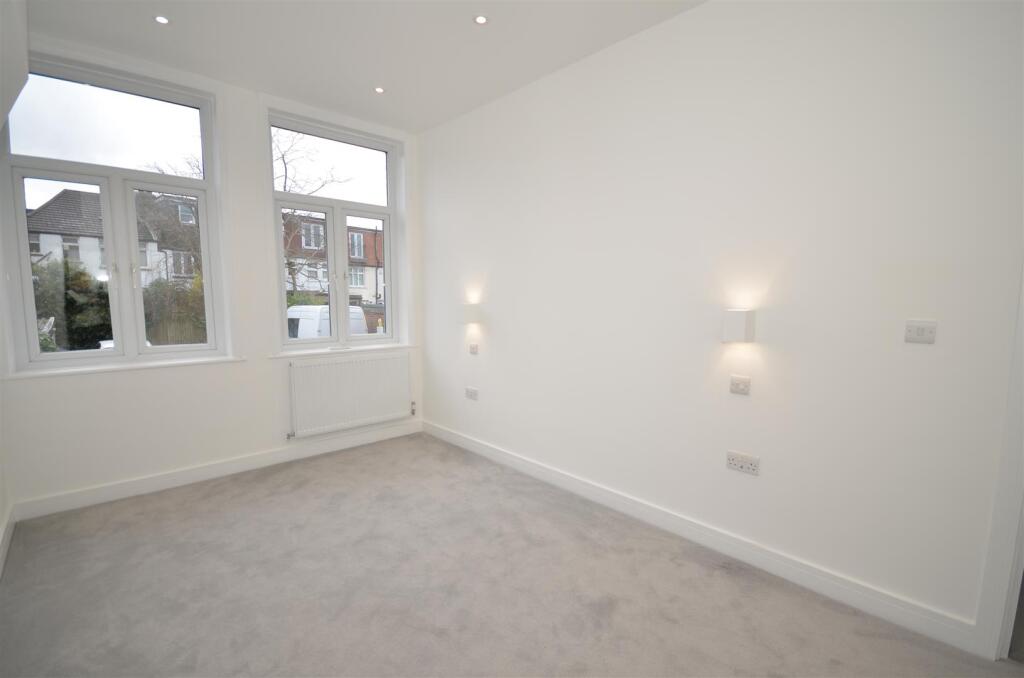 2 bed Apartment for rent in London. From Prickett & Ellis - Crouch End