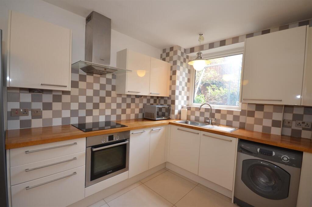 2 bed 1st Floor Flat for rent in Hornsey. From Prickett & Ellis - Crouch End