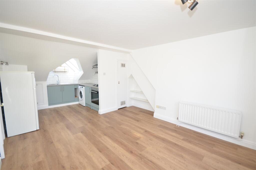 1 bed 1st Floor Flat for rent in London. From Prickett & Ellis - Crouch End
