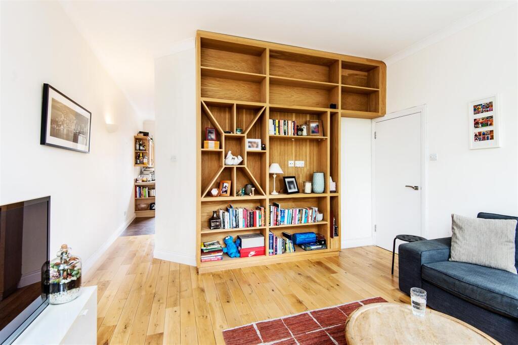 2 bed 1st Floor Flat for rent in Hampstead. From Alexanders Property Consultants - West Hampstead