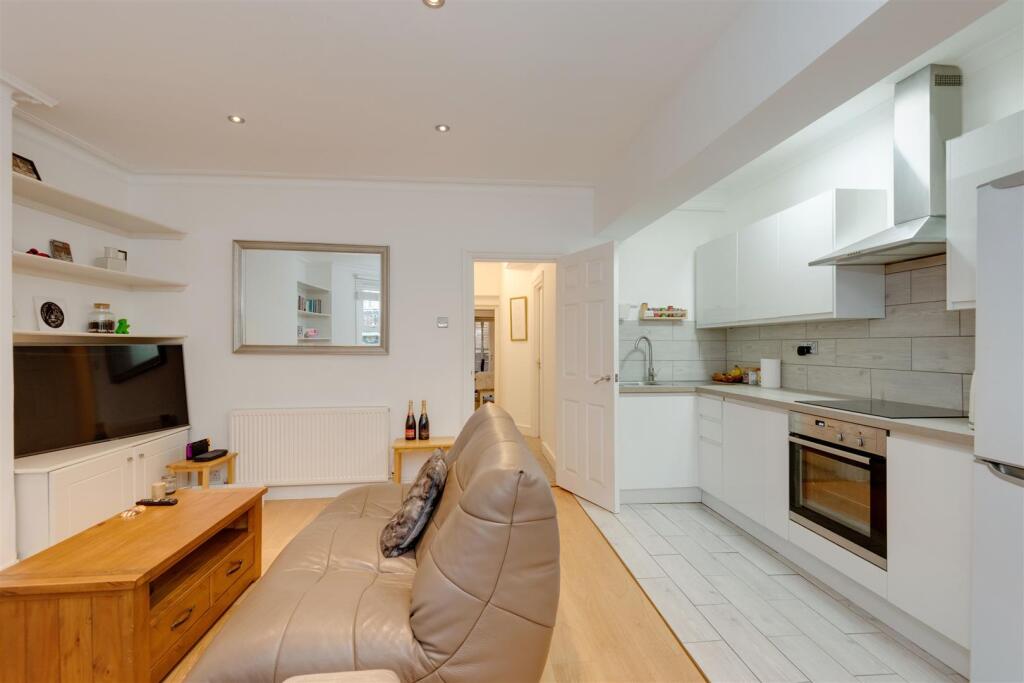 2 bed 1st Floor Flat for rent in Hampstead. From Alexanders Property Consultants - West Hampstead