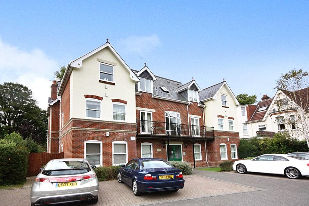 3 bed Apartment for rent in Bournemouth. From Winkworth - Westbourne