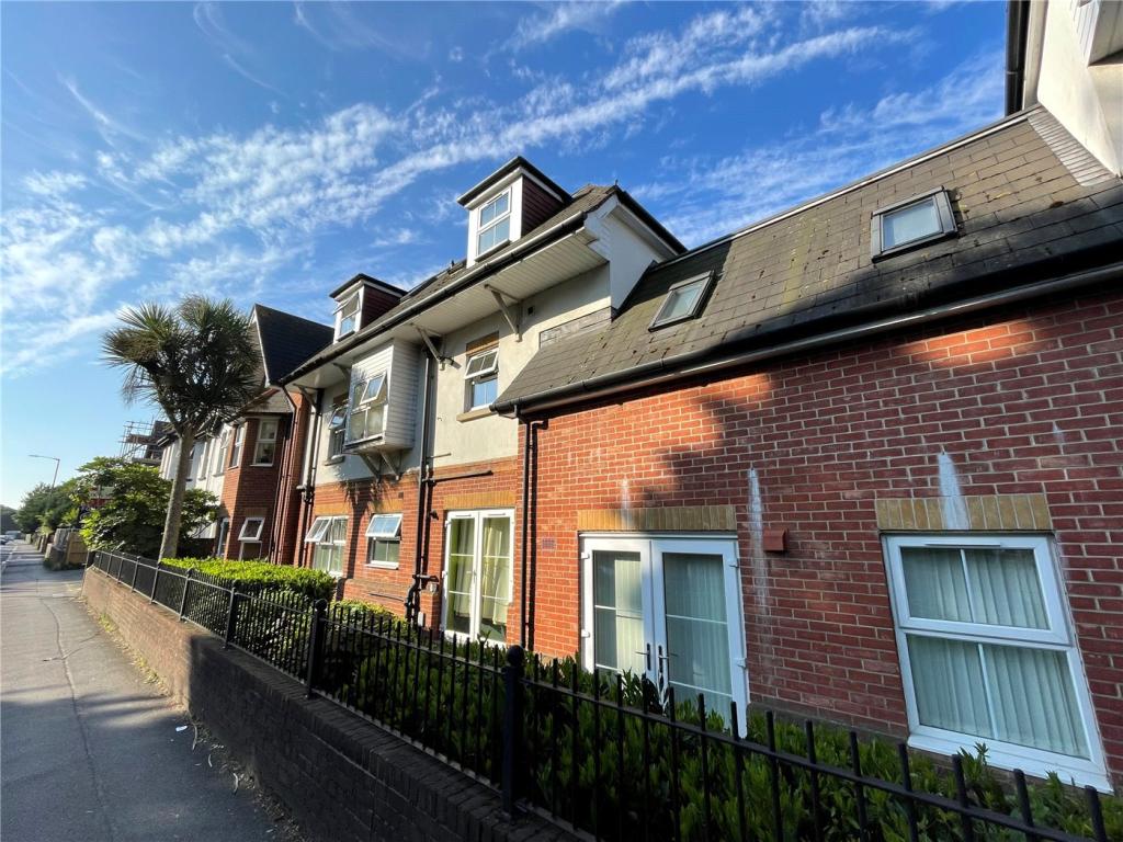 2 bed Apartment for rent in Bournemouth. From Winkworth - Westbourne