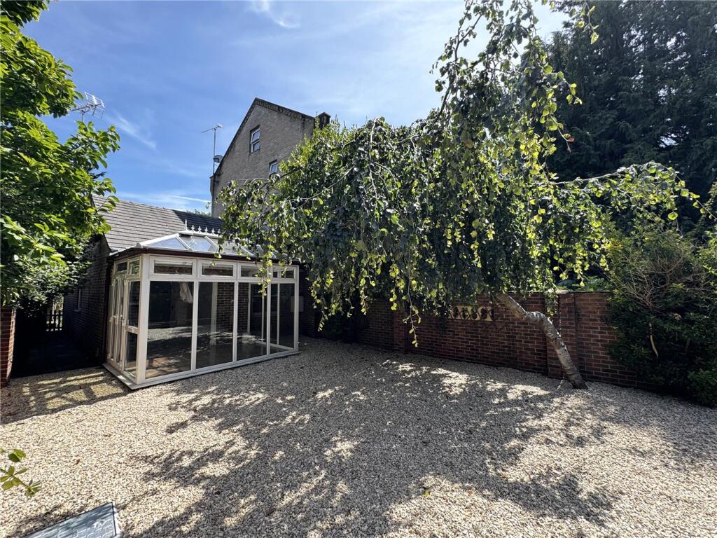 2 bed End of Terrace for rent in Bournemouth. From Winkworth - Westbourne