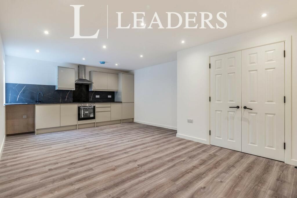 2 bed Apartment for rent in Leatherhead. From Leaders - Leatherhead