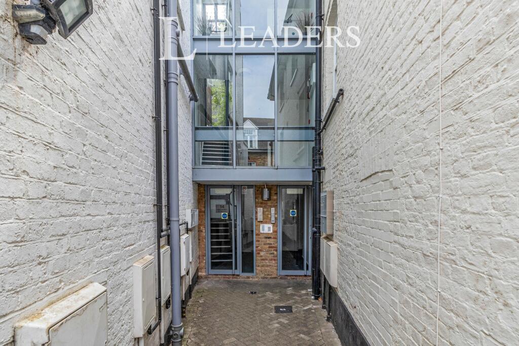 1 bed Apartment for rent in Leatherhead. From Leaders - Leatherhead