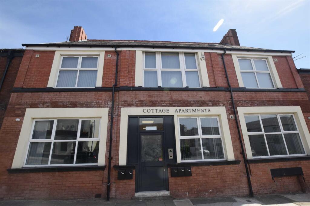 1 bed 1st Floor Flat for rent in Ashton-under-Lyne. From W C Dawson & Son Ltd - Stalybridge