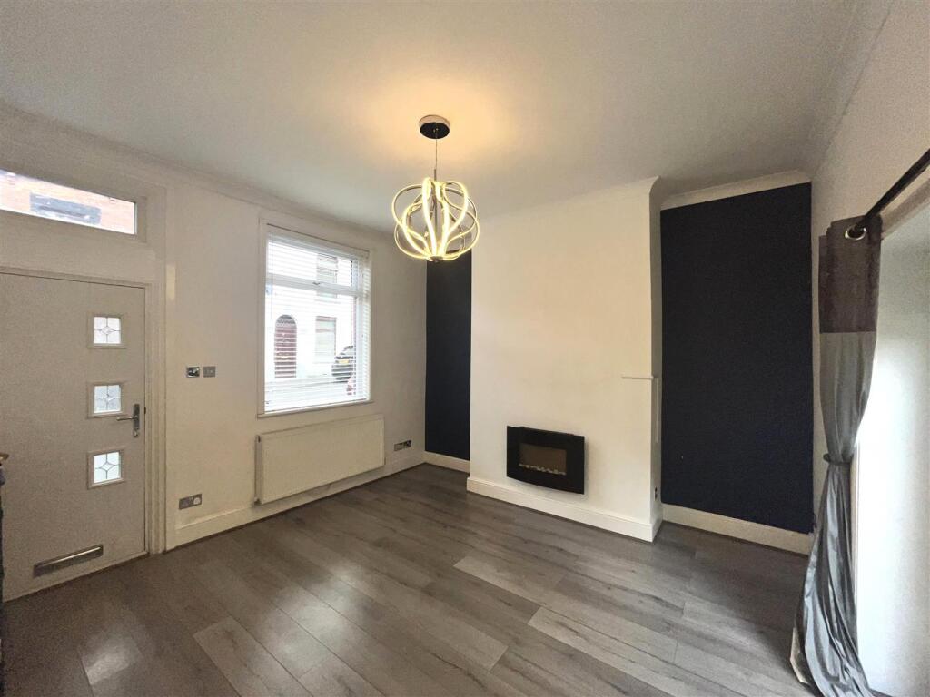 2 bed End of Terrace for rent in Stalybridge. From W C Dawson & Son Ltd - Stalybridge 2 bed End of Terrace for rent in Stalybridge. From W C Dawson & Son Ltd - Stalybridge