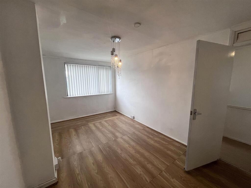 3 bed End of Terrace for rent in Dukinfield. From W C Dawson & Son Ltd - Stalybridge 3 bed End of Terrace for rent in Dukinfield. From W C Dawson & Son Ltd - Stalybridge