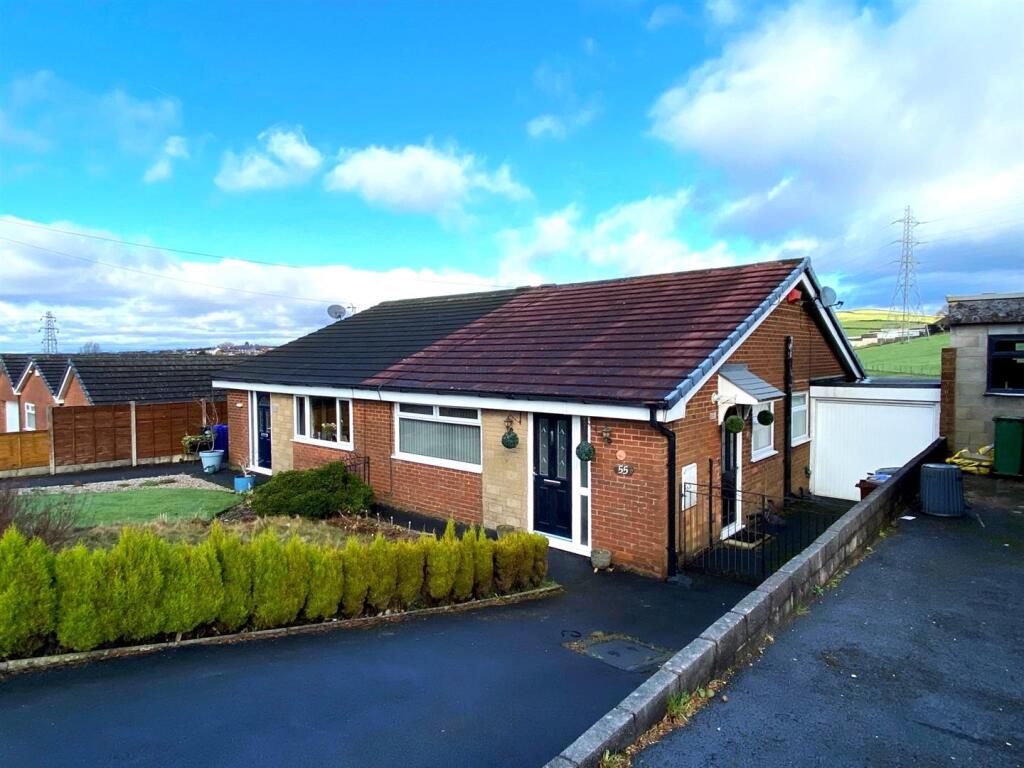 2 bed Semi-detached bungalow for rent in Stalybridge. From W C Dawson & Son Ltd - Stalybridge 2 bed Semi-detached bungalow for rent in Stalybridge. From W C Dawson & Son Ltd - Stalybridge