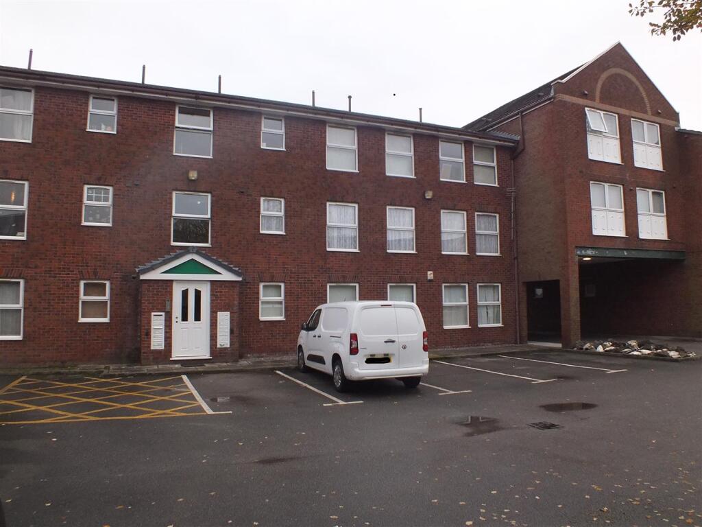 2 bed 1st Floor Flat for rent in Denton. From W C Dawson & Son Ltd - Stalybridge