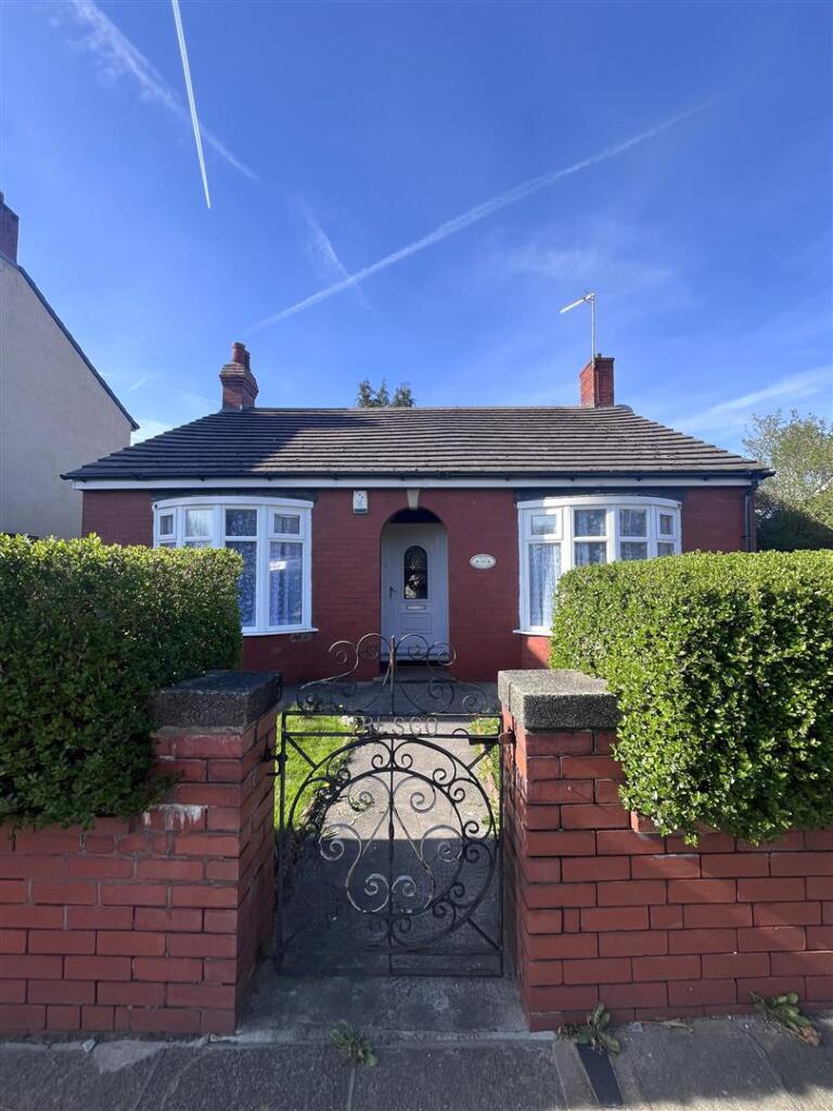 2 bed Detached bungalow for rent in Ashton-under-Lyne. From W C Dawson & Son Ltd - Stalybridge 2 bed Detached bungalow for rent in Ashton-under-Lyne. From W C Dawson & Son Ltd - Stalybridge