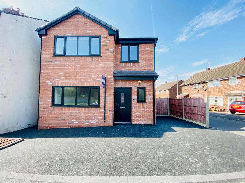 3 bed Detached for rent in Hyde. From W C Dawson & Son Ltd - Stalybridge