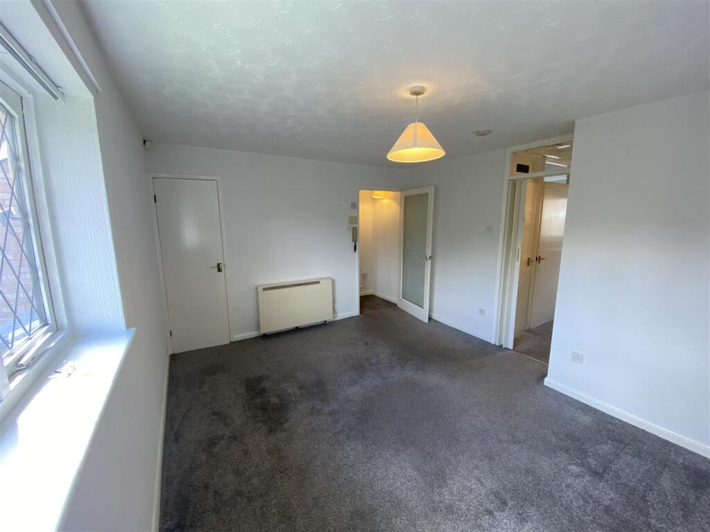 1 bed 1st Floor Flat for rent in Ashton-under-Lyne. From W C Dawson & Son Ltd - Stalybridge 1 bed 1st Floor Flat for rent in Ashton-under-Lyne. From W C Dawson & Son Ltd - Stalybridge