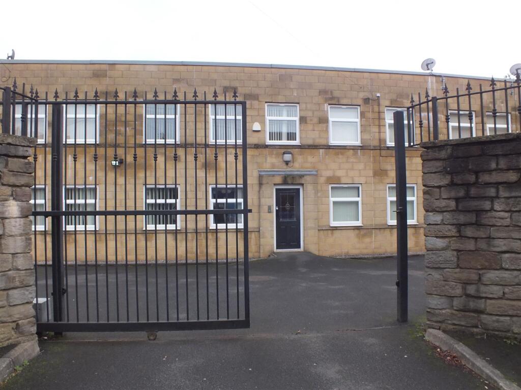 2 bed Apartment for rent in Ashton-under-Lyne. From W C Dawson & Son Ltd - Stalybridge 2 bed Apartment for rent in Ashton-under-Lyne. From W C Dawson & Son Ltd - Stalybridge