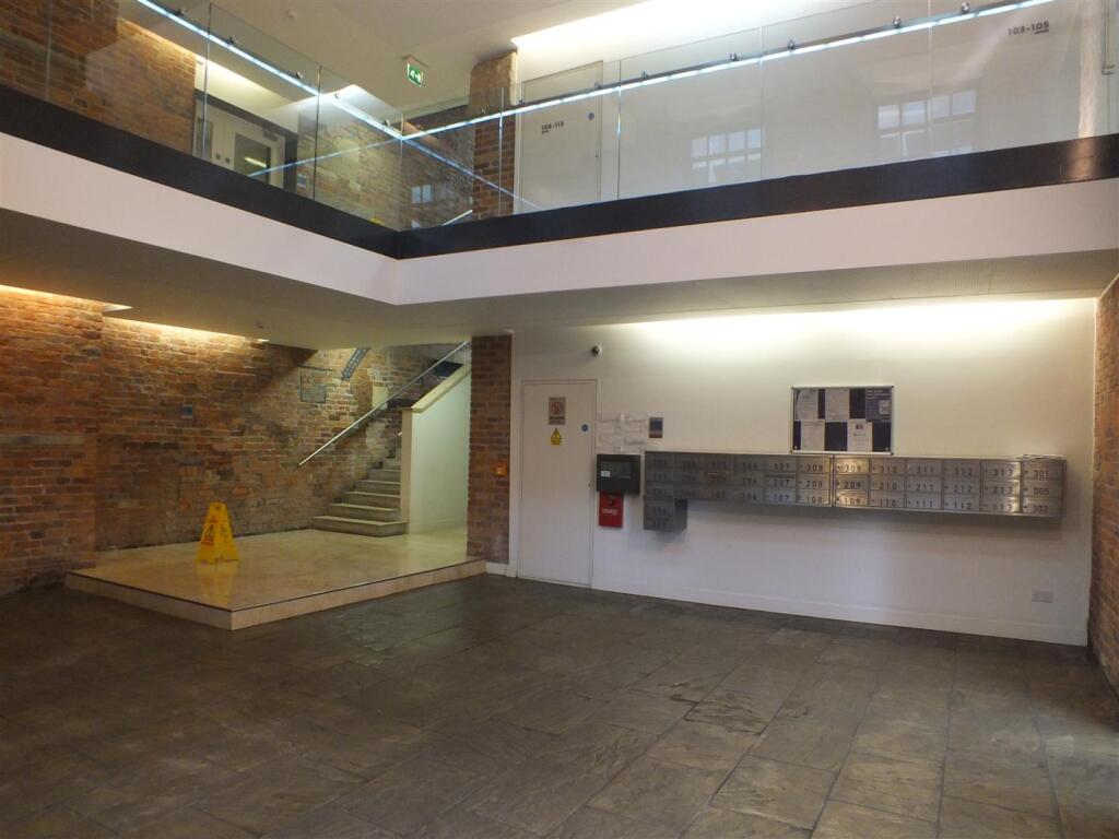 1 bed 1st Floor Flat for rent in Stalybridge. From W C Dawson & Son Ltd - Stalybridge 1 bed 1st Floor Flat for rent in Stalybridge. From W C Dawson & Son Ltd - Stalybridge