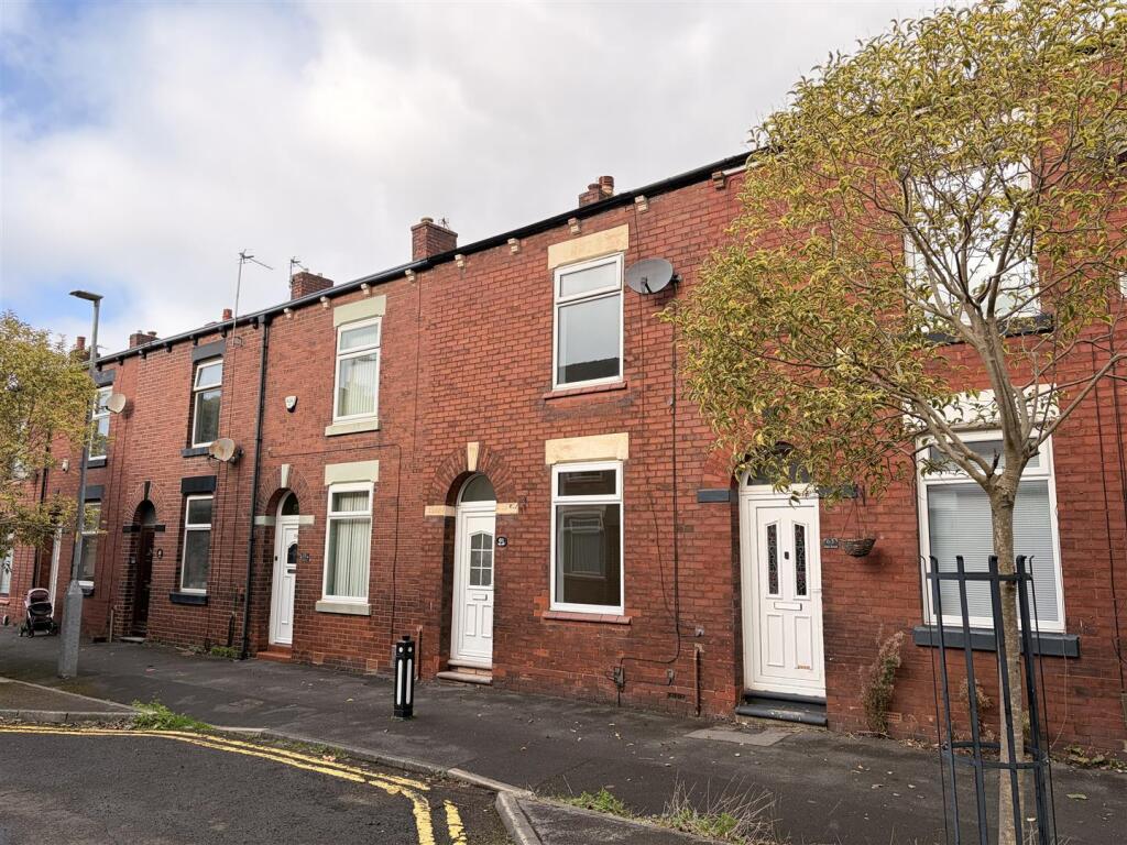 2 bed Mid Terraced House for rent in Droylsden. From W C Dawson & Son Ltd - Stalybridge 2 bed Mid Terraced House for rent in Droylsden. From W C Dawson & Son Ltd - Stalybridge