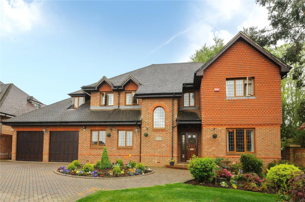 5 bed Detached for rent in Sunningdale. From Breckenridge Lettings Ltd - Sunningdale