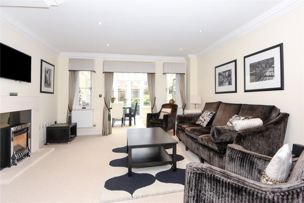 3 bed Mid Terraced House for rent in Sunninghill. From Breckenridge Lettings Ltd - Sunningdale