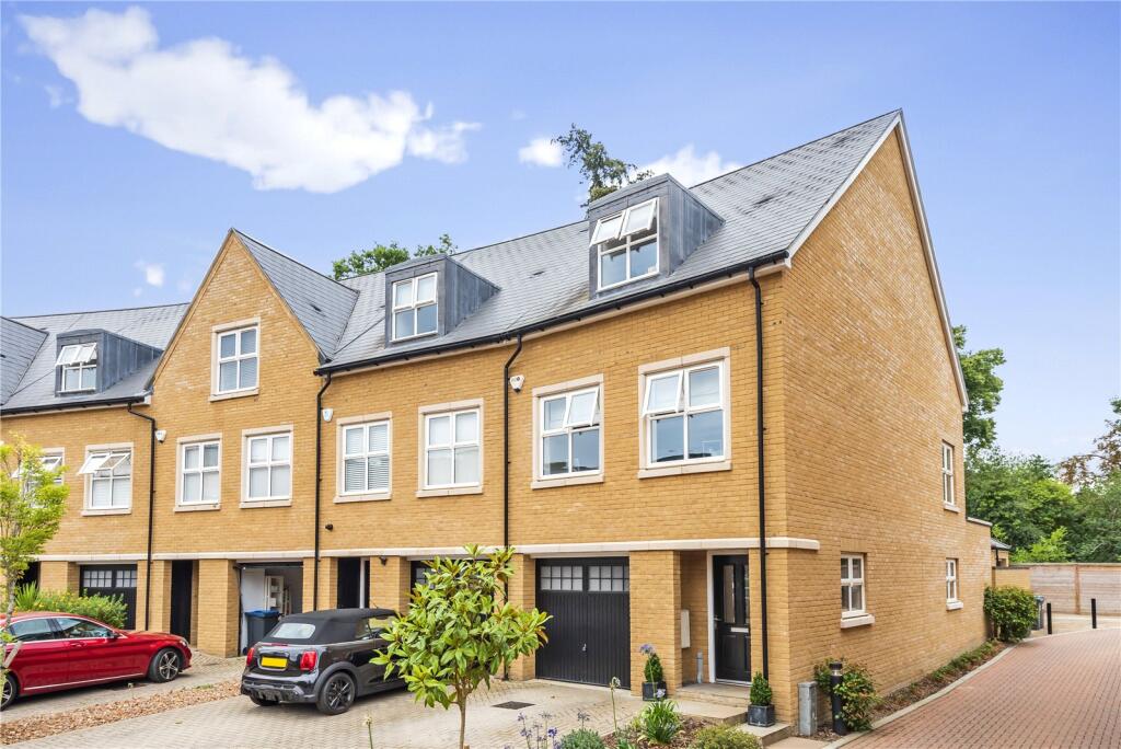 3 bed End of Terrace for rent in Bishopsgate. From Breckenridge Lettings Ltd - Sunningdale