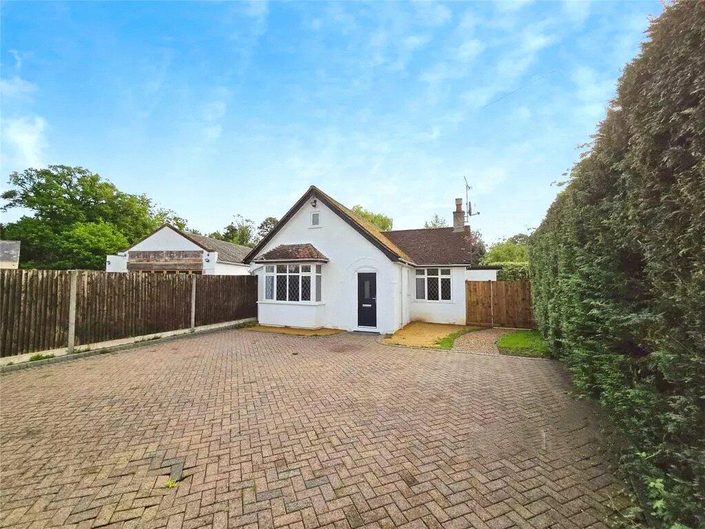 3 bed Detached for rent in Lightwater. From Breckenridge Lettings Ltd - Sunningdale