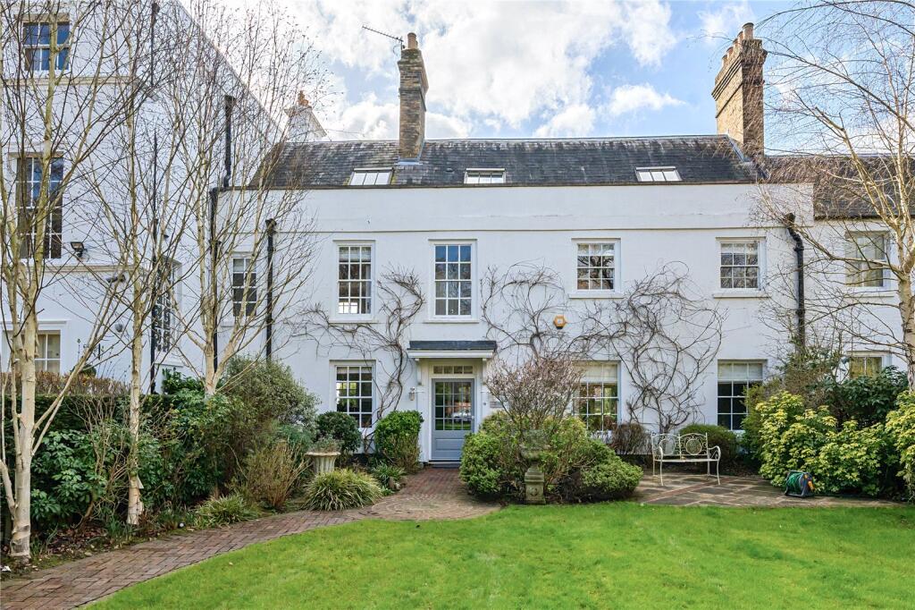 5 bed Mid Terraced House for rent in Cranbourne. From Breckenridge Lettings Ltd - Sunningdale