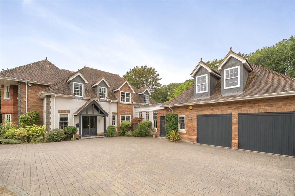 5 bed Detached for rent in Chobham. From Breckenridge Lettings Ltd - Sunningdale