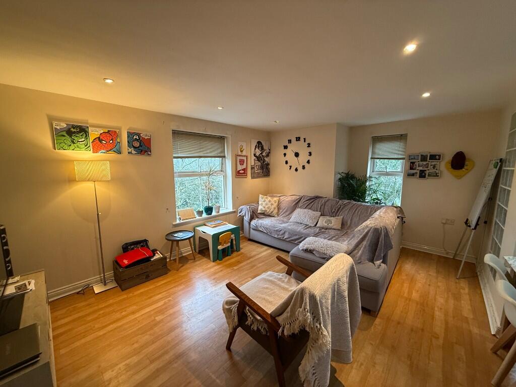 2 bed 1st Floor Flat for rent in Bournemouth. From Avenue Estates - Bournemouth