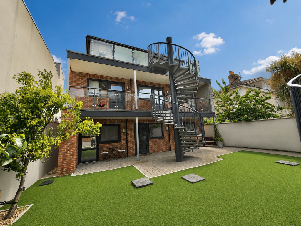 4 bed Studio for rent in Bournemouth. From Avenue Estates - Bournemouth