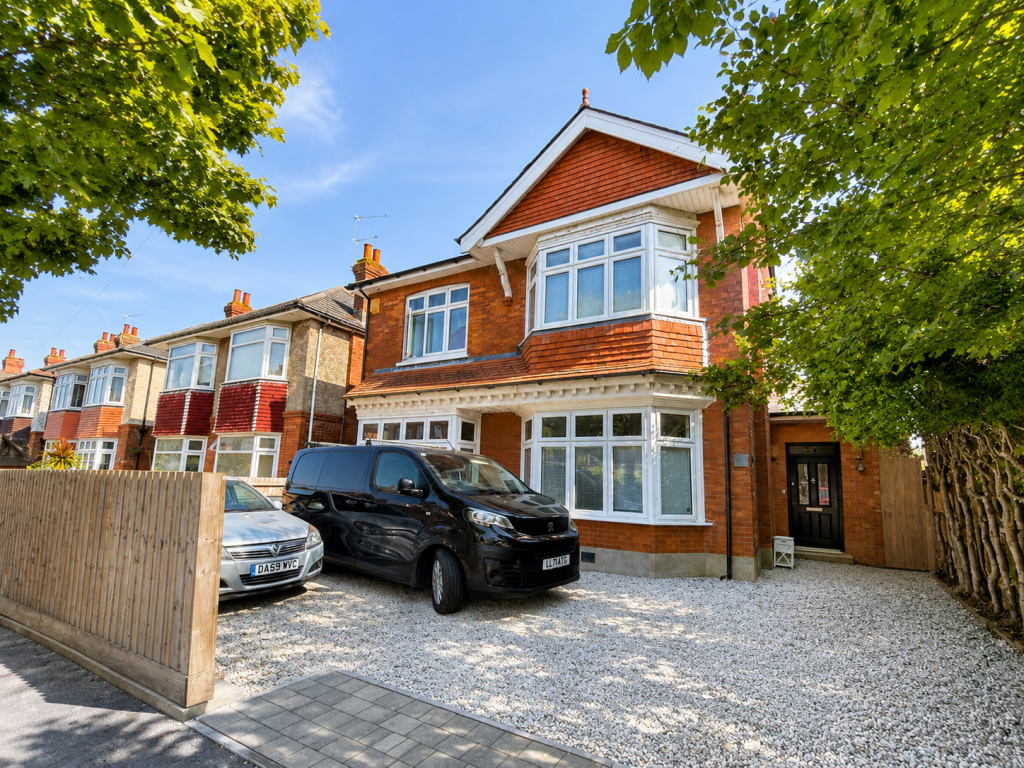 4 bed Detached for rent in Bournemouth. From Avenue Estates - Bournemouth
