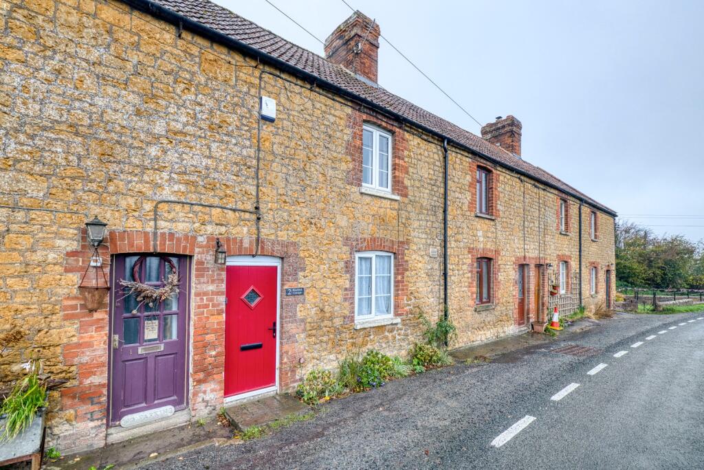 2 bed Mid Terraced House for rent in Castle Cary. From Roderick Thomas - Wells