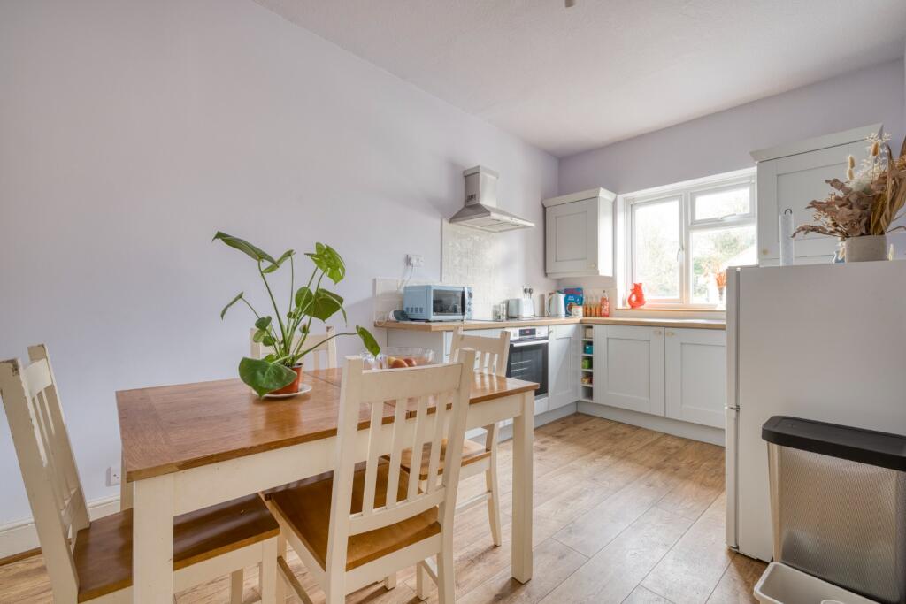 2 bed Apartment for rent in Castle Cary. From Roderick Thomas - Wells