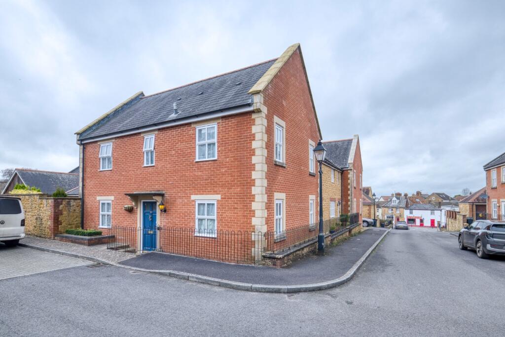 3 bed Semi Detached for rent in Castle Cary. From Roderick Thomas - Wells 3 bed Semi Detached for rent in Castle Cary. From Roderick Thomas - Wells