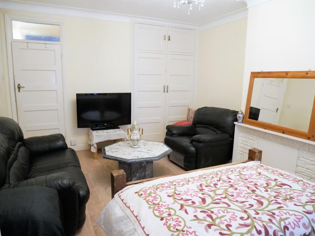 0 bed Room for rent in Hounslow. From Sab Estate Agent Ltd - London