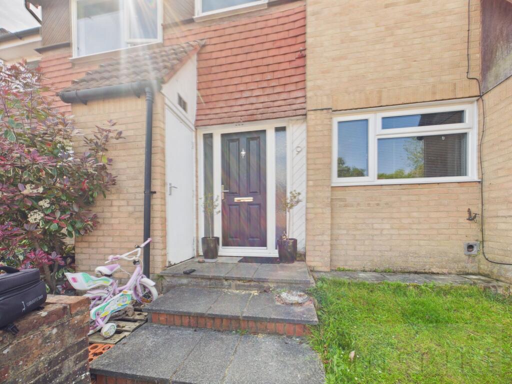 3 bed Mid Terraced House for rent in Ifieldwood. From Inspire Estates 3 bed Mid Terraced House for rent in Ifieldwood. From Inspire Estates