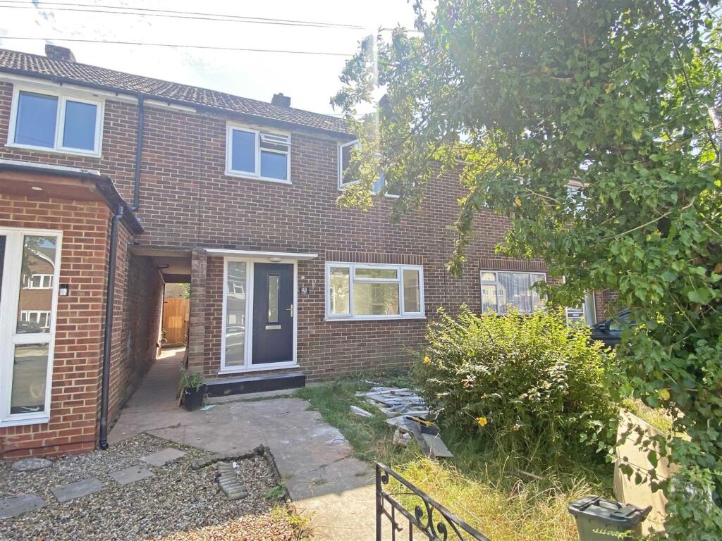 3 bed Mid Terraced House for rent in Chelmsford. From Hamilton Piers - Great Notley Garden Village