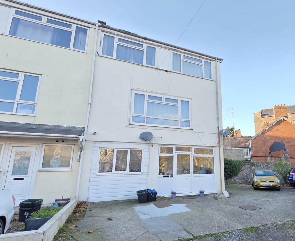 1 bed 1st Floor Flat for rent in Chard. From Savill Andrews - Chard