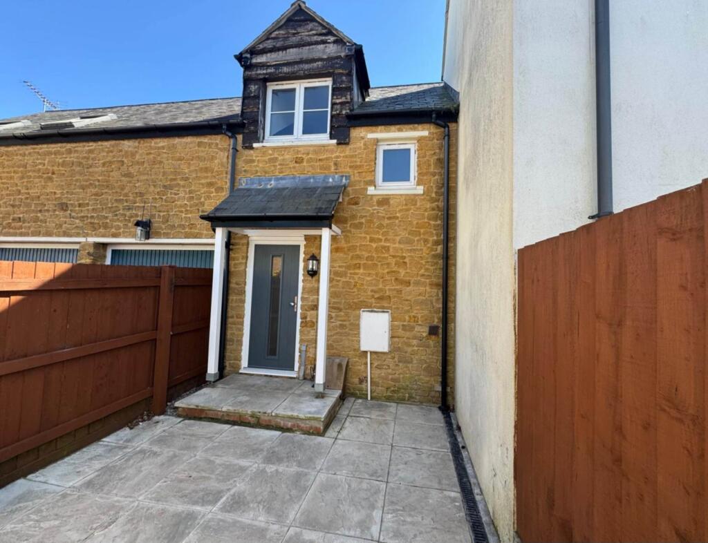 2 bed Coach House for rent in Yeovil. From Savill Andrews - Chard