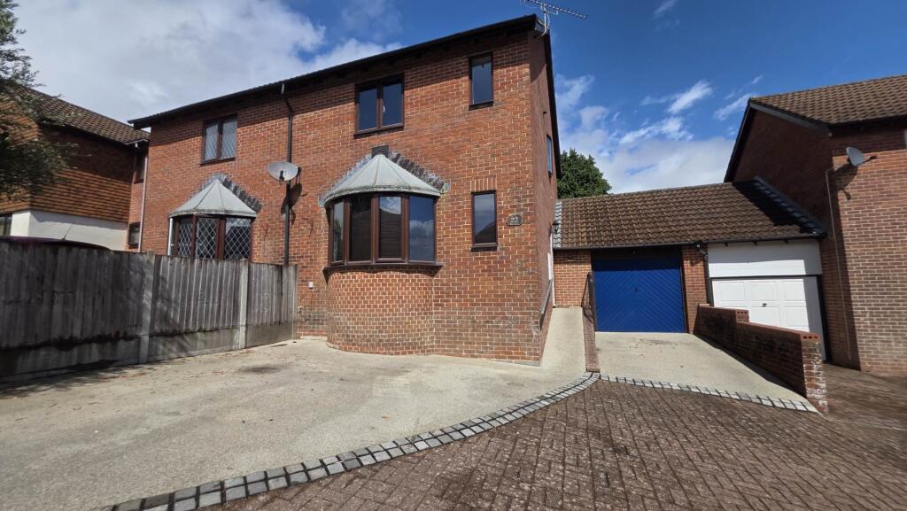 4 bed Semi Detached for rent in Chard. From Savill Andrews - Chard 4 bed Semi Detached for rent in Chard. From Savill Andrews - Chard