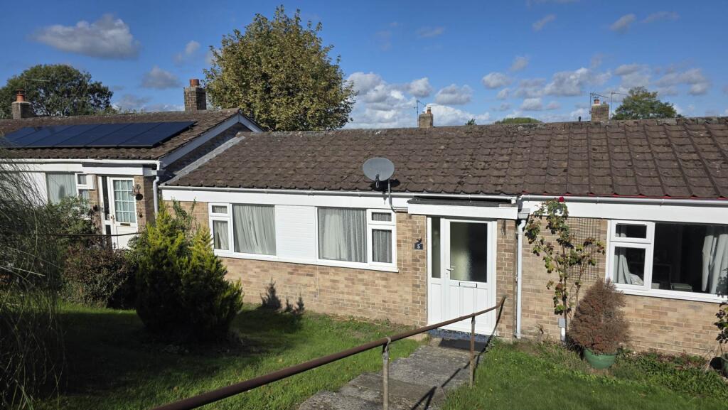 2 bed Bungalow for rent in Chard. From Savill Andrews - Chard 2 bed Bungalow for rent in Chard. From Savill Andrews - Chard